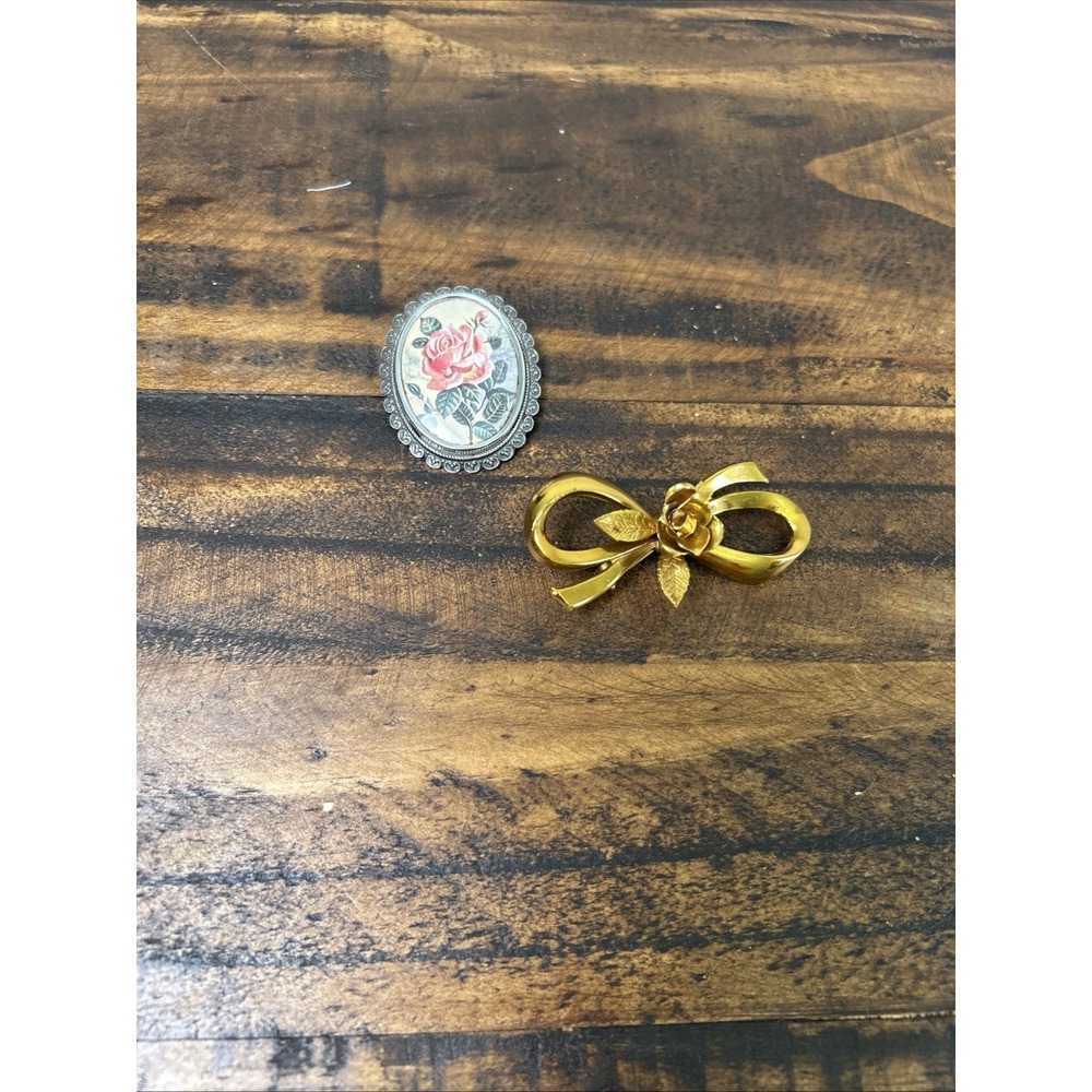 2 Vintage Gold Tone Bow With Rose Ribbon Brooch And Rose Silver tone Brooch‎